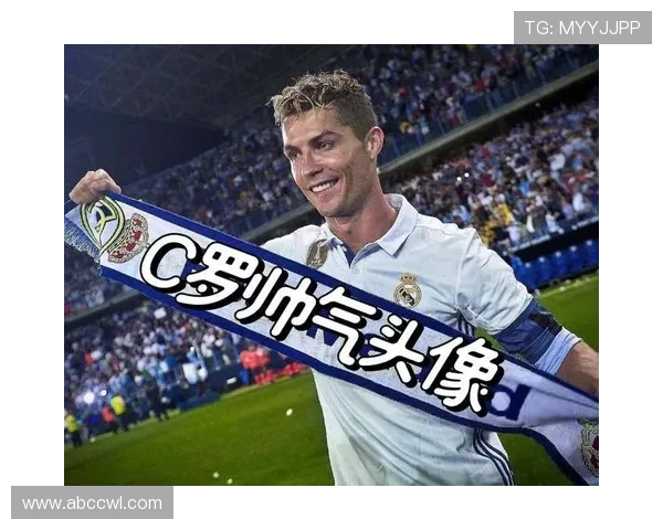 帅气足球明星男头像展现运动魅力与青春活力的完美结合 帅气足球明星男头像展现运动魅力与青春活力的完美结合