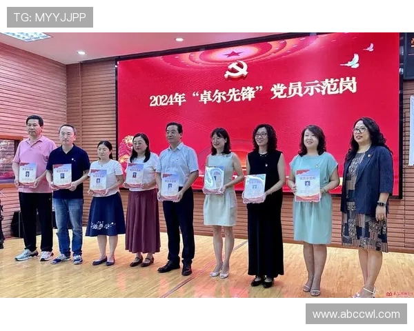 李丽的足球人生:从草根到巅峰的深度对话与心路历程 李丽的足球人生:从草根到巅峰的深度对话与心路历程