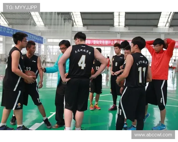 武汉羽毛球队与杭州羽毛球队赛后技术分析与战术总结